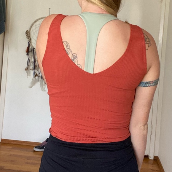 Cropped v neck tank - Picture 2 of 2